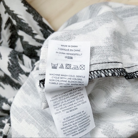 J.Crew Linen Blend Short Sleeve Romper‎ w/ pockets in Black White Ikat Print, XS - Picture 14 of 16